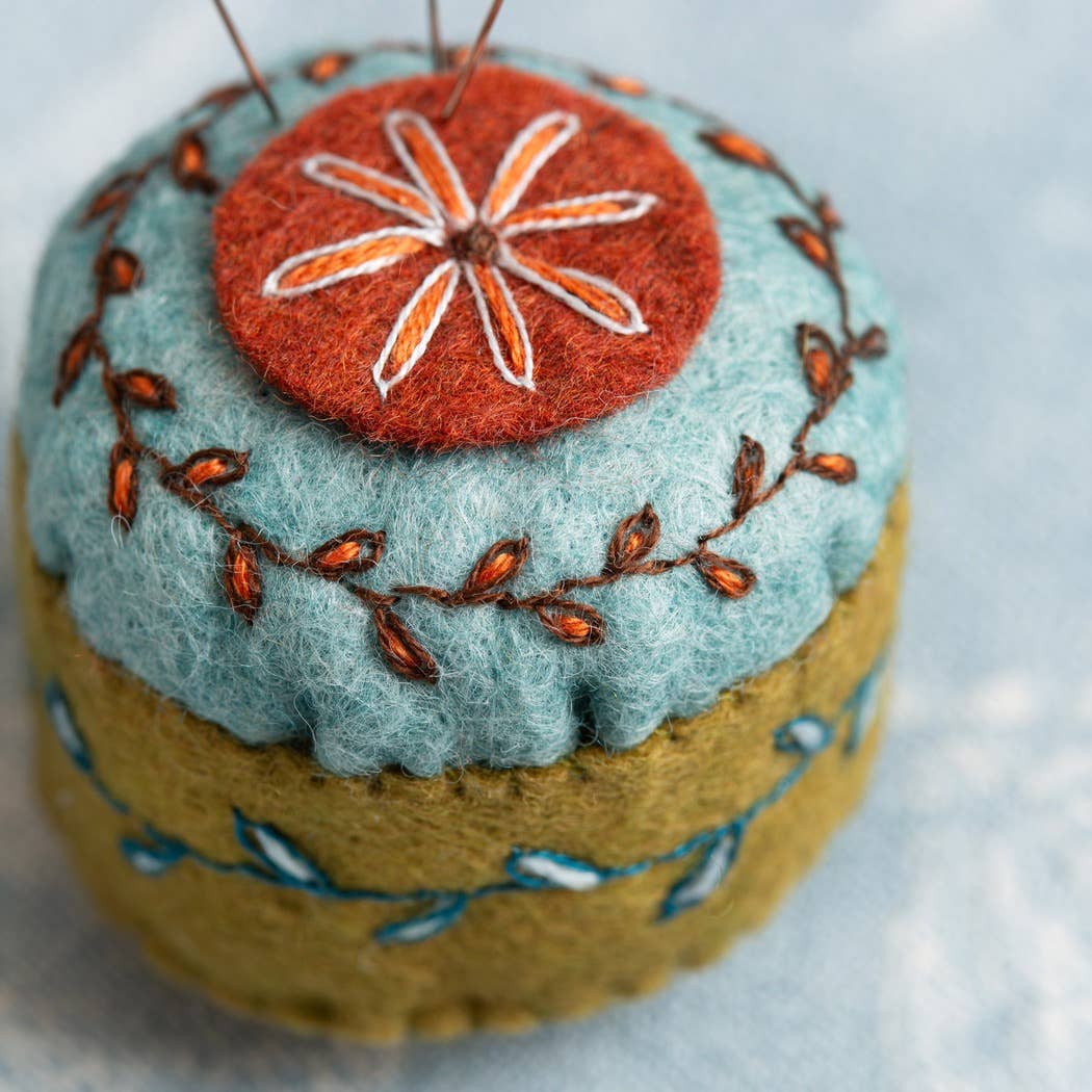 Felt Craft Mini Kit - Scissors Pouch and Mini Pin Cushion - Perrymans Books & Gifts