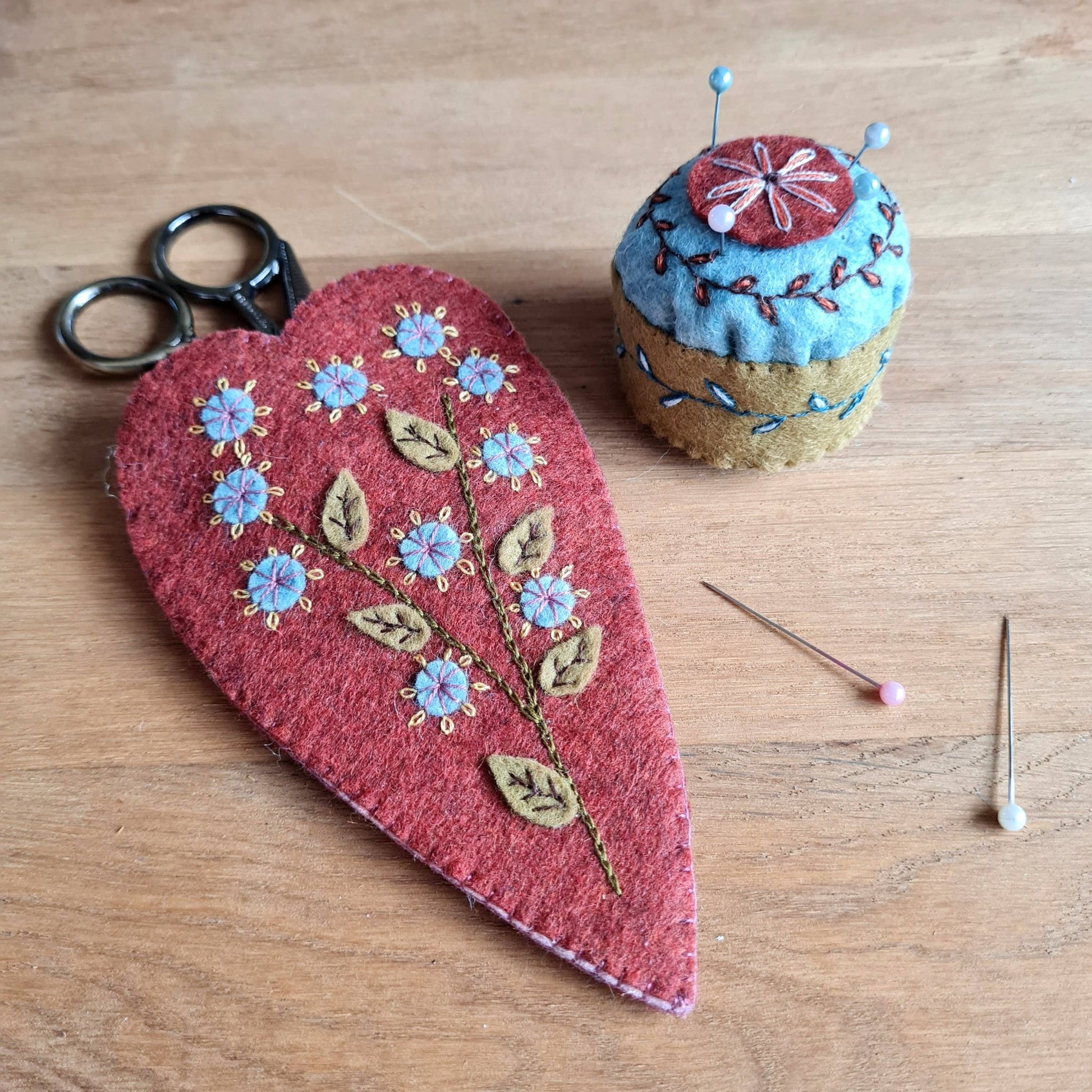 Felt Craft Mini Kit - Scissors Pouch and Mini Pin Cushion - Perrymans Books & Gifts