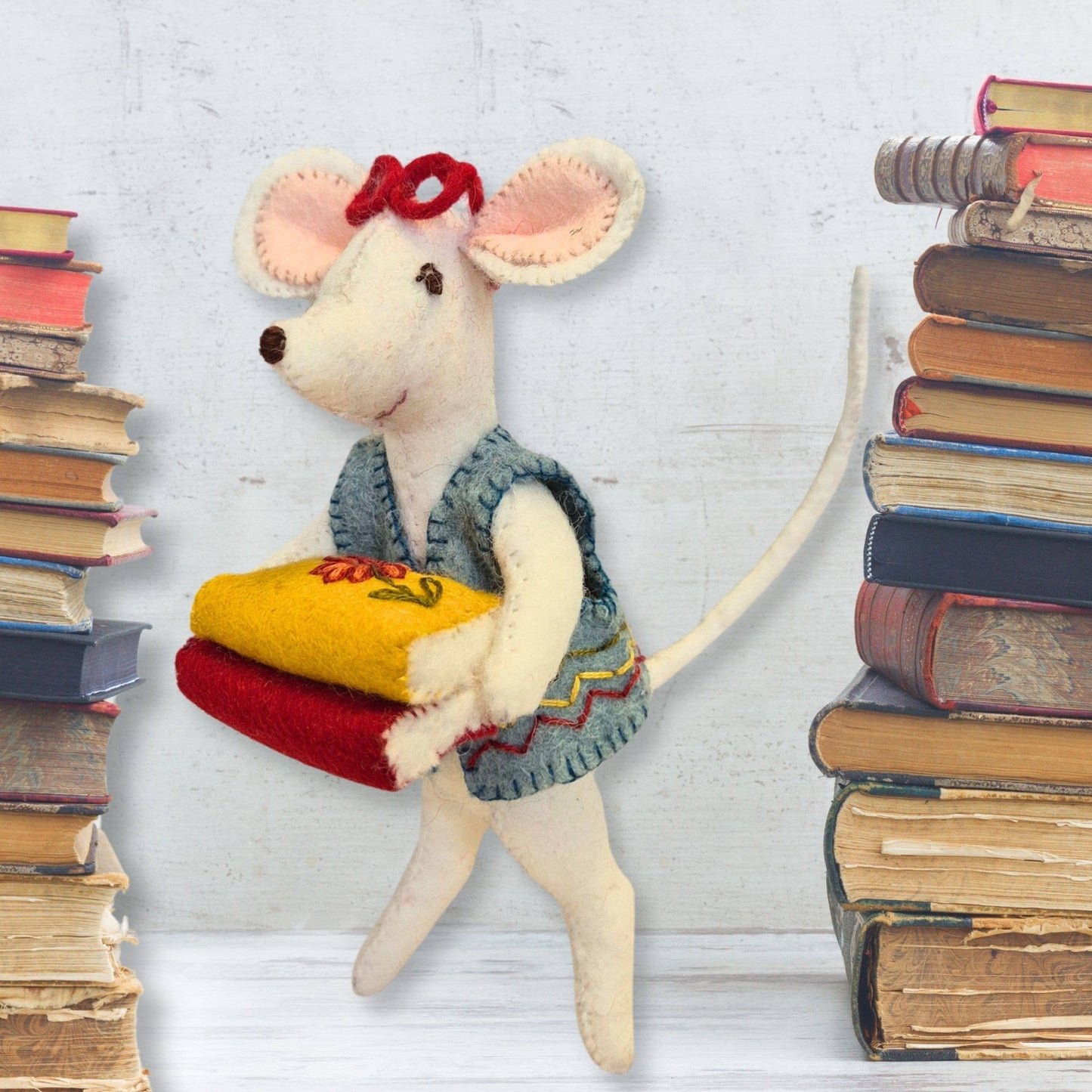 Little Mouse The Librarian Felt Craft Mini Kit - Corinne Lapierre Limited - Perrymans Books & Gifts