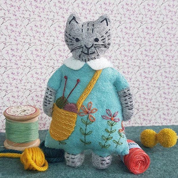 Mrs. Cat Loves Knitting Felt Craft Mini Kit - Corinne Lapierre Limited - Perrymans Books & Gifts