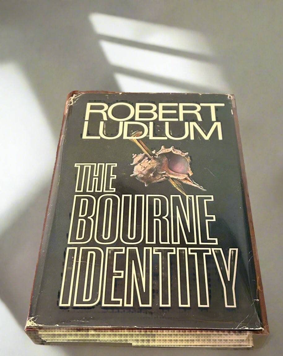 Robert Ludlum - The Bourne Identity - Perrymans Books & Gifts