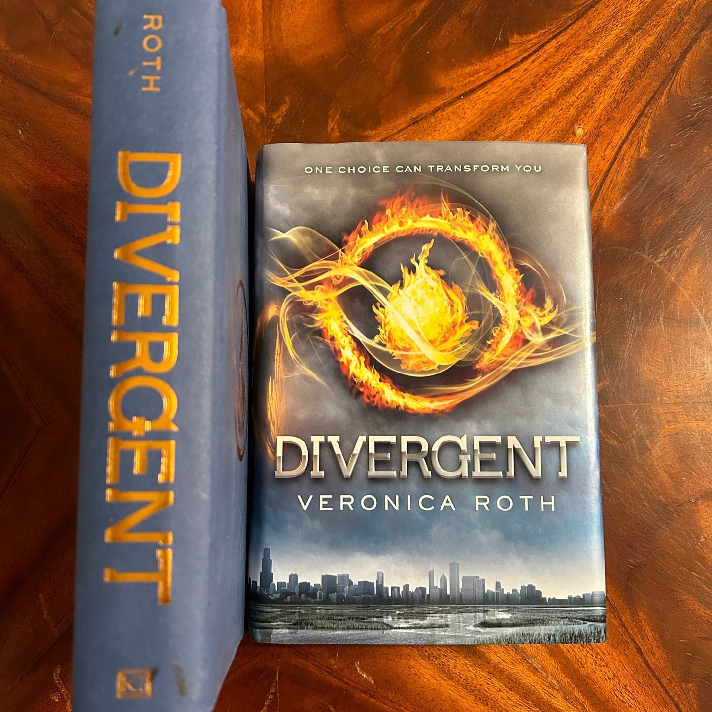 Veronica Roth - Divergent - First Edition - Perrymans Books & Gifts